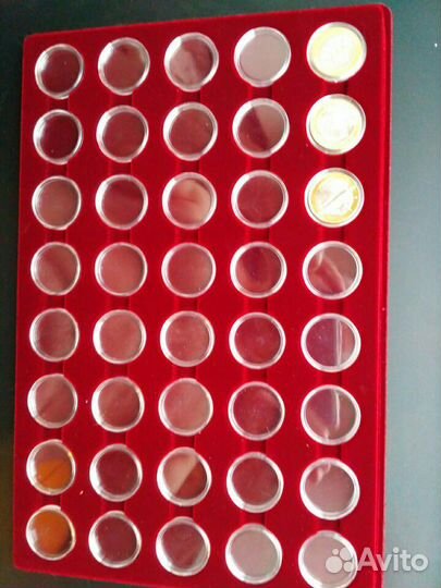 Продам коллекцию юбилейных монет современной Росси