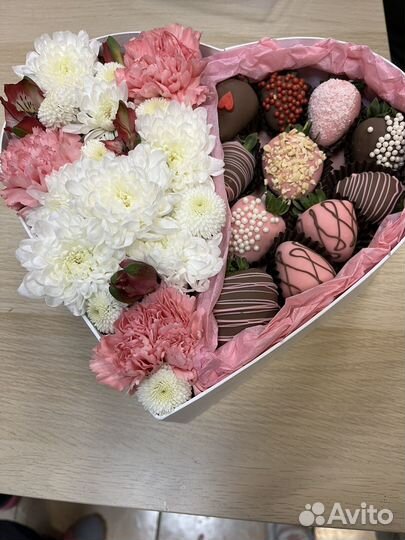 Клубника в шоколаде, мужские и сладкие букеты