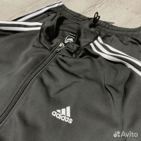 Спортивный костюм adidas