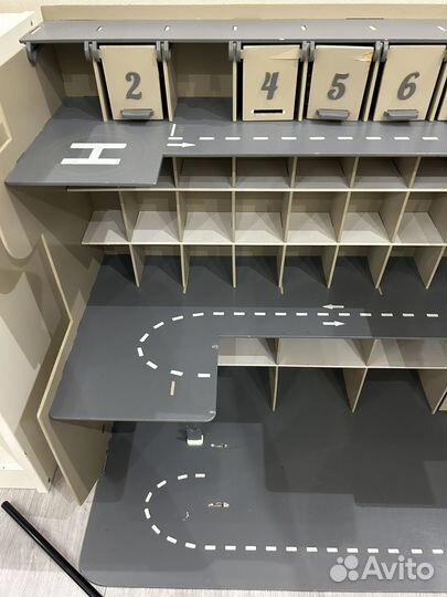 Гараж - парковка для детских машинок