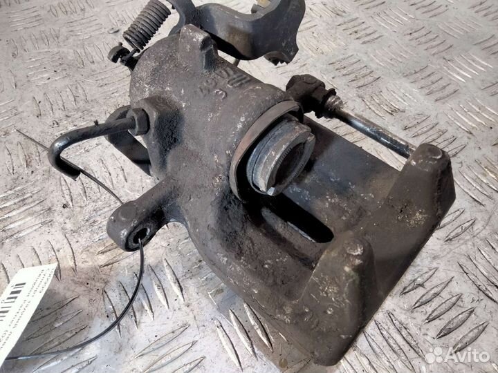 Суппорт задний левый Peugeot Partner