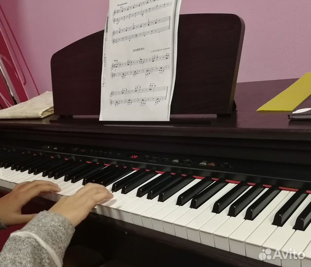 Преподаватель по вокалу и фортепиано