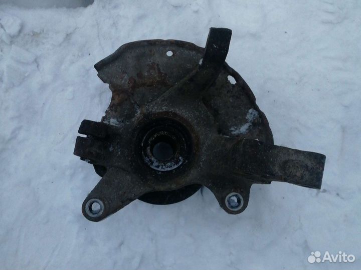 Поворотный кулак левый мазда 626