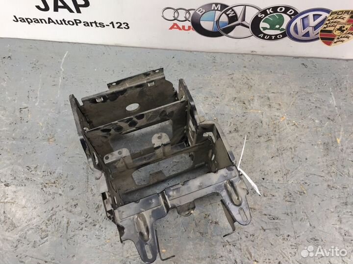 Кронштейн электронных блоков Audi A5 8T cdnc 2011