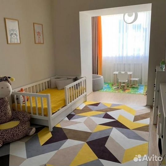 Кроватка из массива с бортиком для малыша сингл