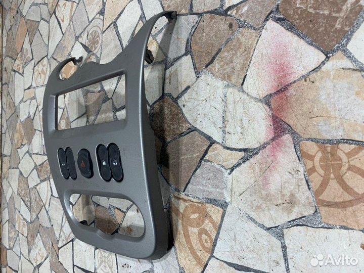 Накладка консоли панели приборов Renault Logan