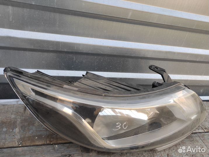 Фара битая правая Kia Rio 3 с 2011