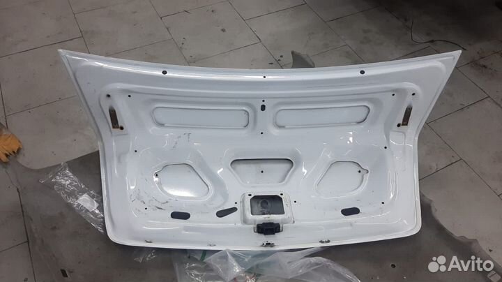 Крышка багажника на renault logan
