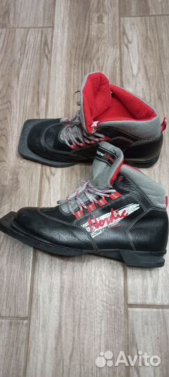 Лыжные ботинки