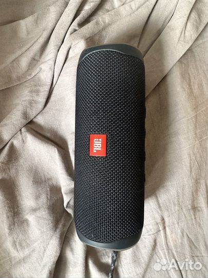 Колонка jbl flip 5 не включается