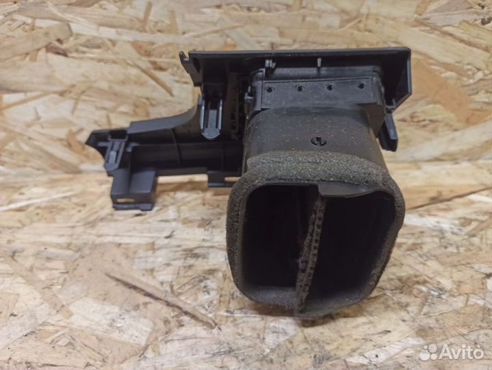 Дефлектор в торпедо левый Toyota Corolla E150