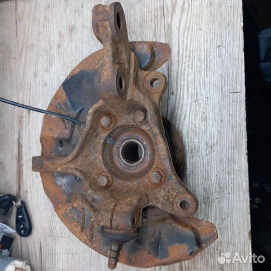 Ступица передняя правая Subaru Forester 3 (SH)