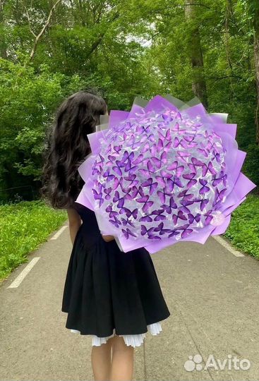 Шикарные букеты из бабочек светящиеся