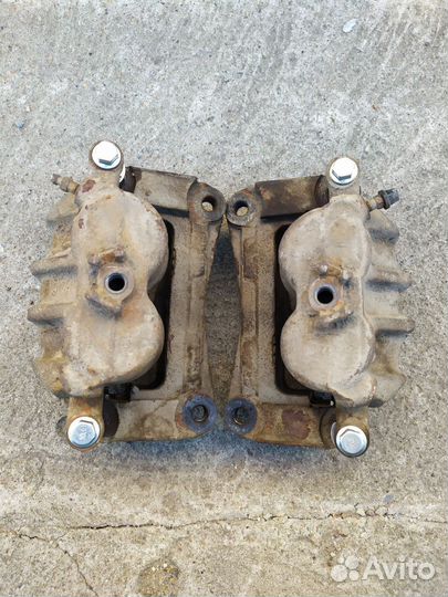 Суппорт тормозной передний левый/правый Subaru