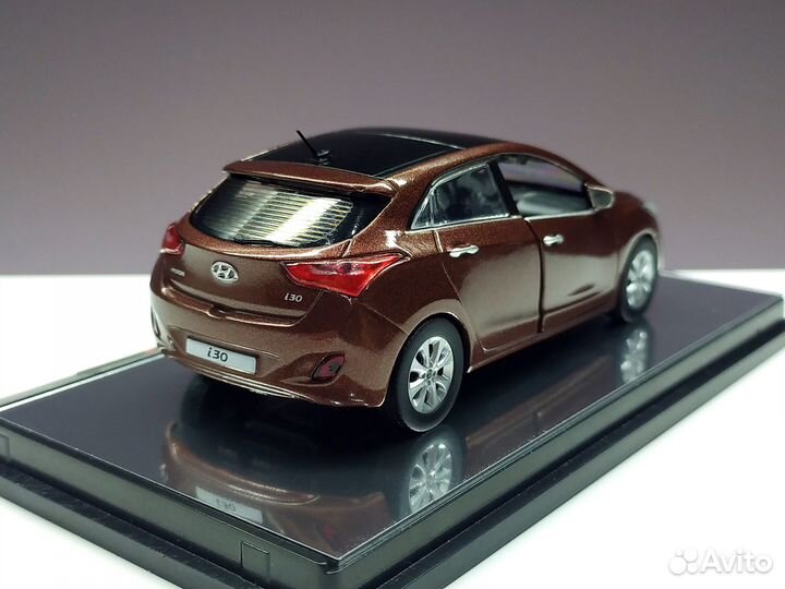 1:38 Hyundai i30 Brown