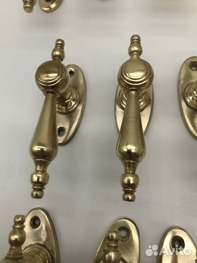 Поворотные оконные ручки