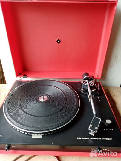 Виниловый проигрыватель