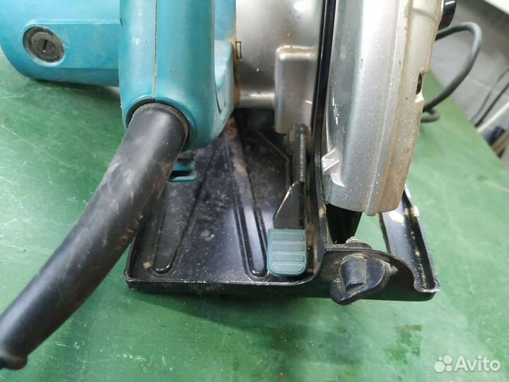 Дисковая пила Makita 5704r