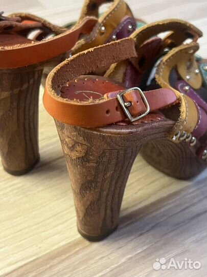 Босоножки на каблуке Respect