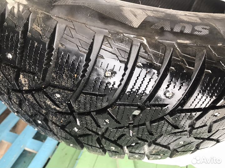 Bridgestone Blizzak Spike-02 SUV 235/55 R17 103T