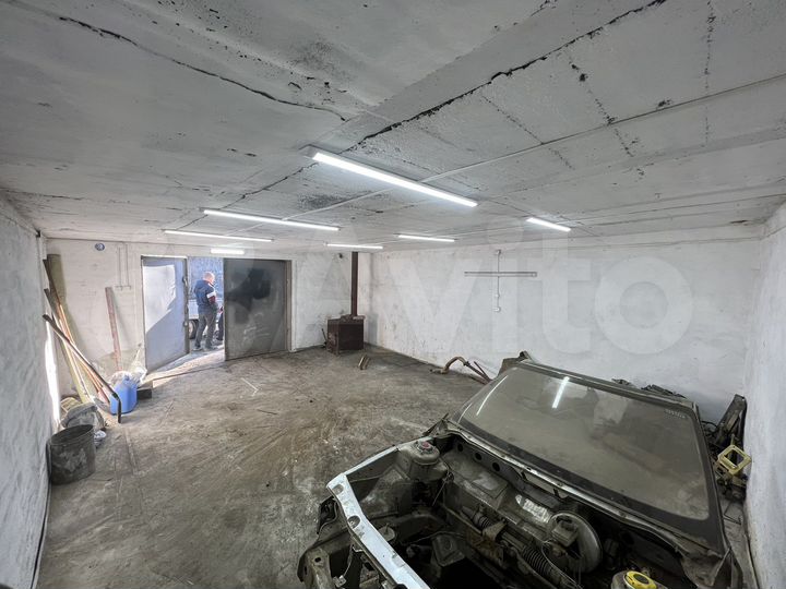 Гараж, > 30 м²