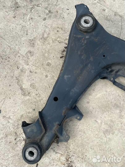 Подрамник передний 4B0399313CT