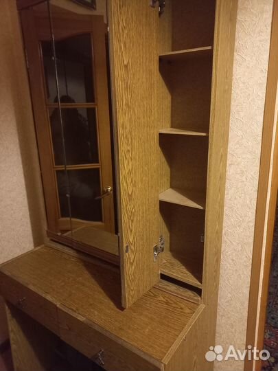 Зеркало и 2 тумбочки