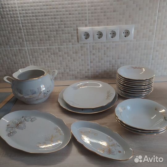 Фарфоровые тарелки набор