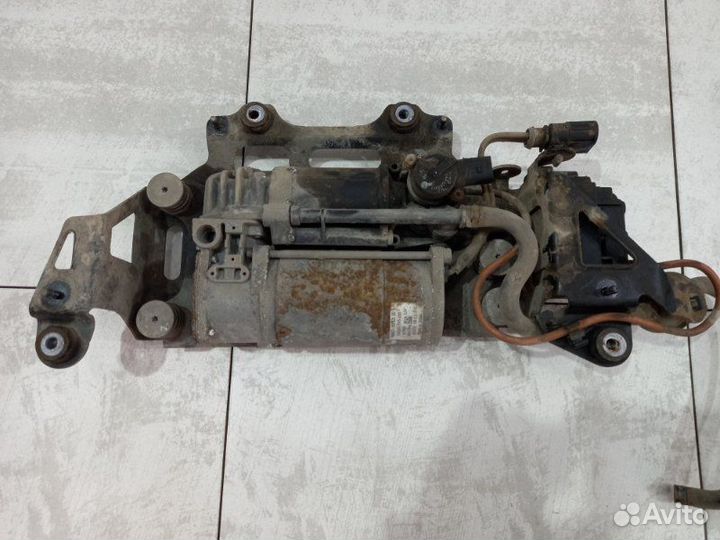 Компрессор пневмоподвески Audi A8 D4 4.2 FSI 2012