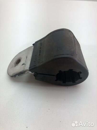 Кронштейн трубки кондиционера Мерседес 2208320214