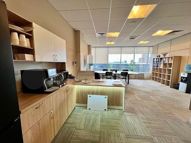 Офис с балконом на 6 этаже - 208 м²