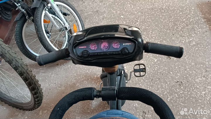 Велосипед с родительской ручкой