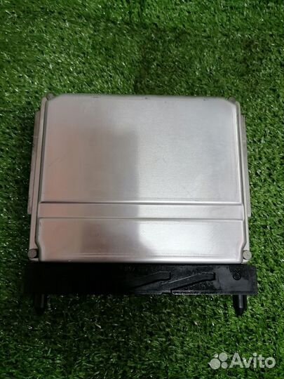 Блок управления двигателем B5254T2 08675760A Volvo