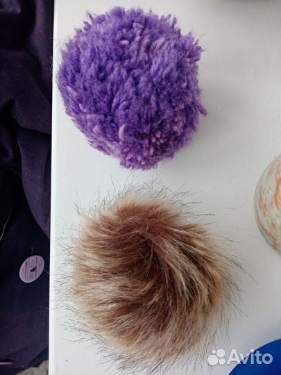 Меховые манжеты, помпоны, воротник, шапка