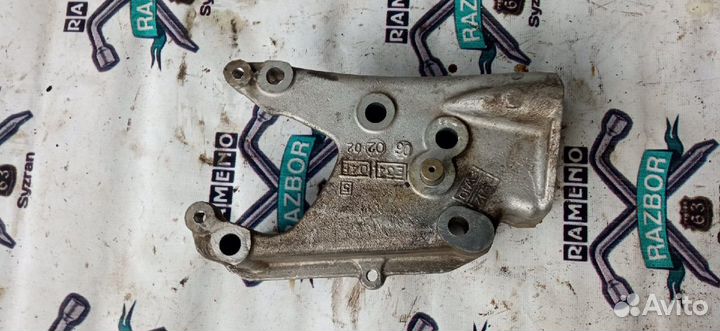 Кронштейн двигателя Пежо 406