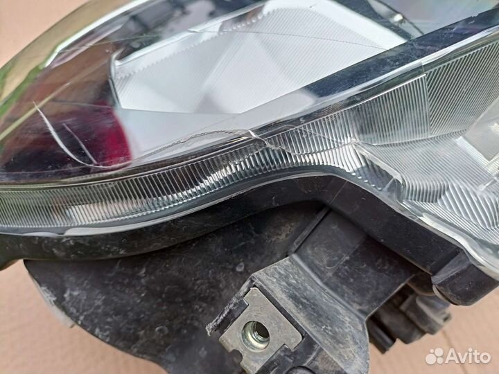 На весту правая фара под ремонт