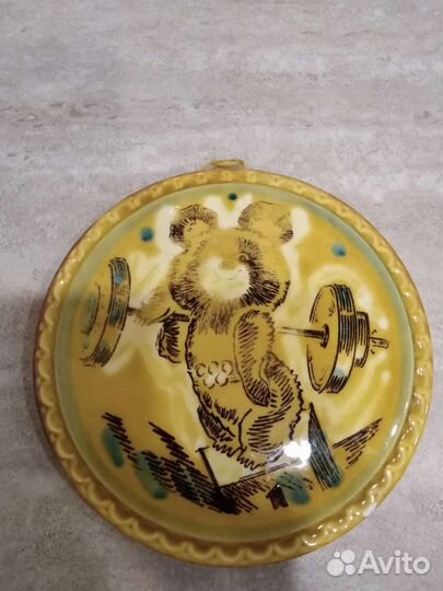 Настенная тарелка панно Мишка-штангист, 1980г