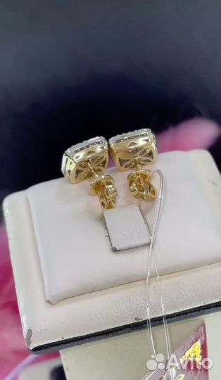 Золотые серьги пусеты с бриллиантами