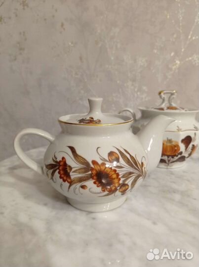 Сахарница и заварочный чайник, фарфор, разные