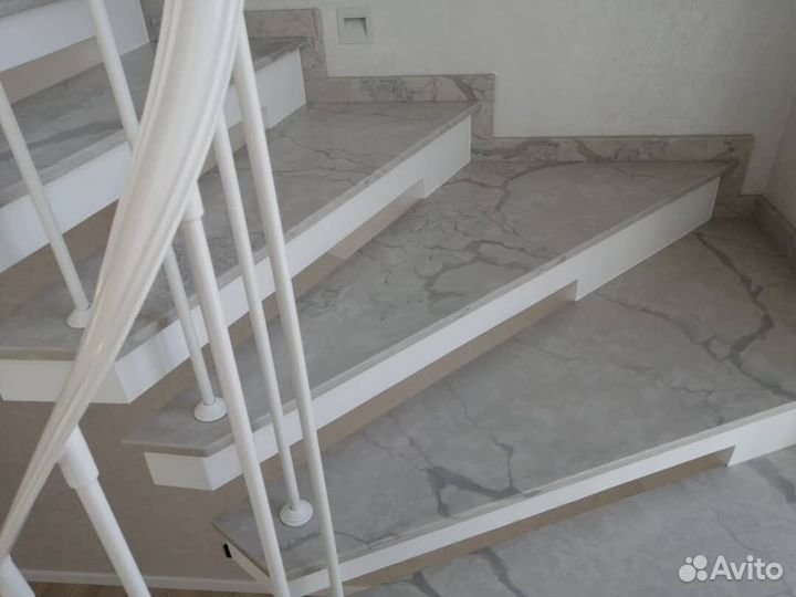 Лестница из искусственного камня кварц акрил