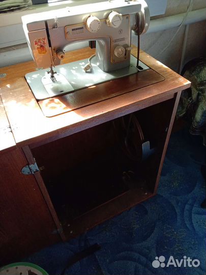 Швейная машина Подольск 142