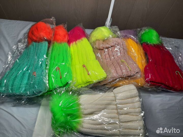 Шапка женская с помпоном