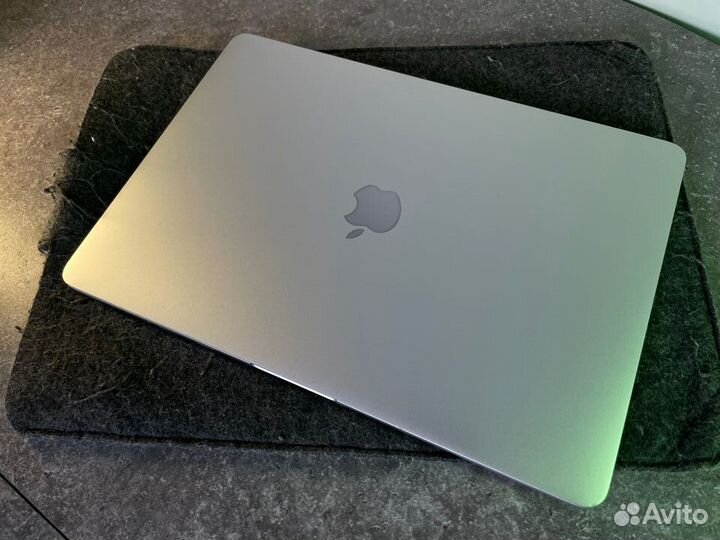 MacBook Pro 13 2019 16/256/i5 254 цикла