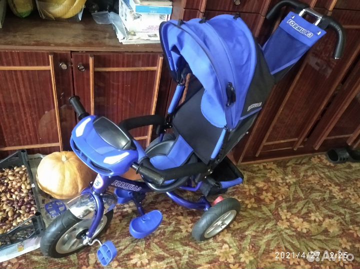 Трехколесный велосипед с родительской ручкой