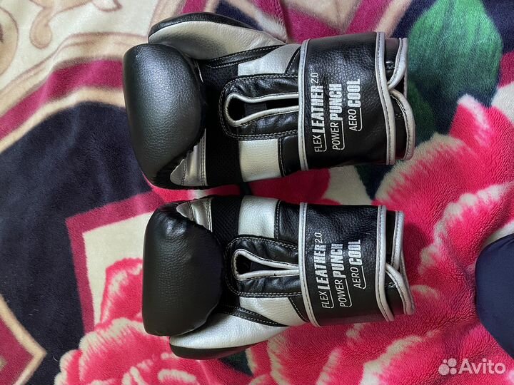 Боксерские перчатки clinch 14 oz