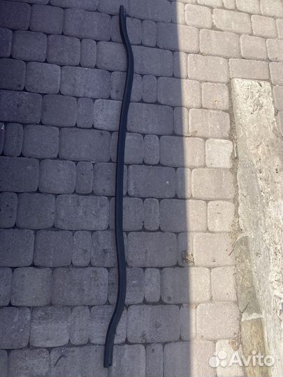 Уплотнитель капота skoda rapid