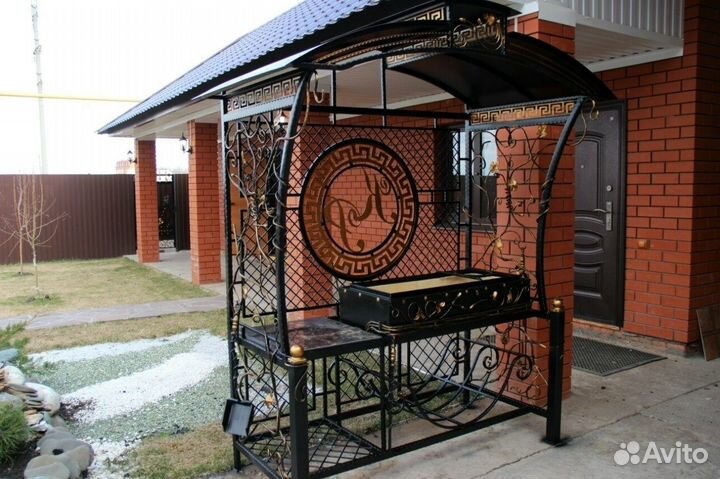 Мангал с крышей