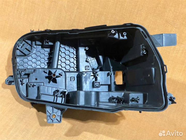 Корпус фары правый Geely Tugella