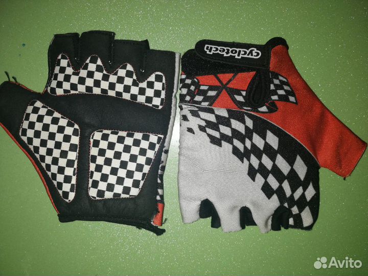 Перчатки, шапки, манишки, варежки