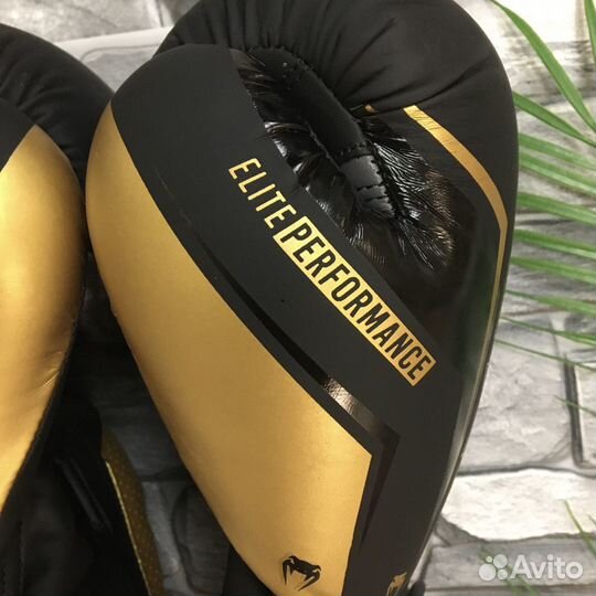 Боксерские перчатки Venum Performance